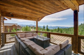 Luxe Cabin w/Hot Tub and Amazing Views